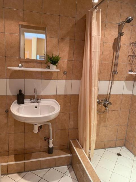 Kuru Guest House Экстерьер фото